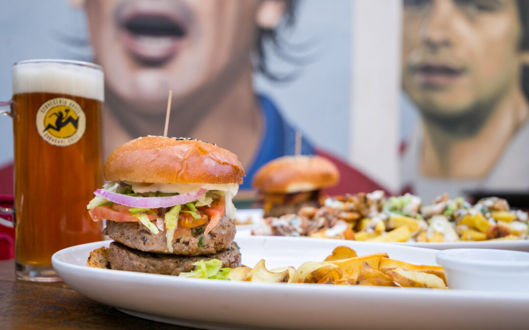Casa Estadio, el café-bar futbolero que juega de local en Ñuñoa
