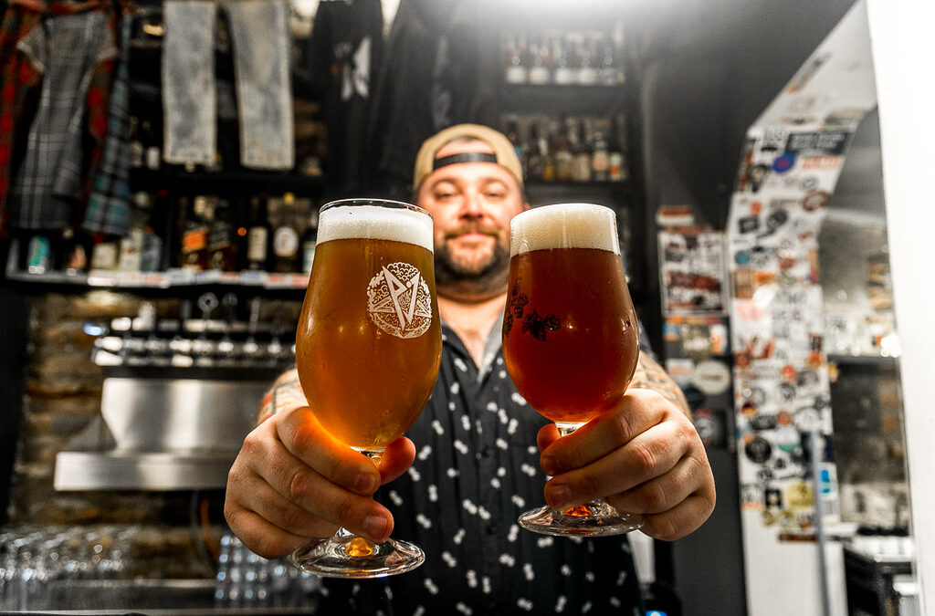 Bares cerveceros para celebrar el Día de la Cerveza en Santiago
