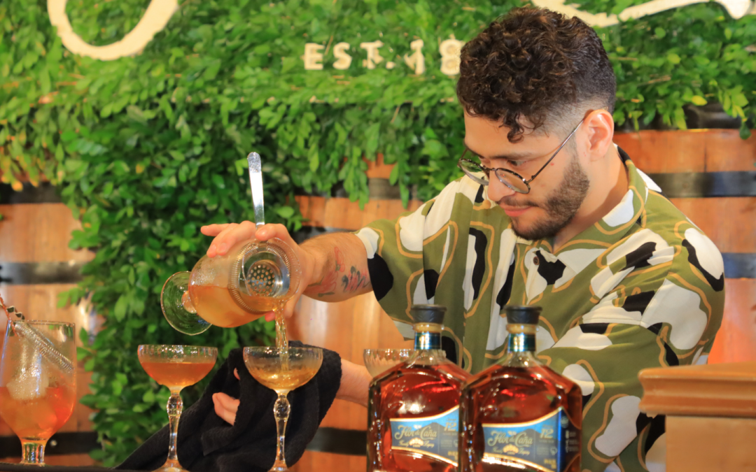 Bartender chileno triunfa en el escenario mundial del Flor de Caña Challenge