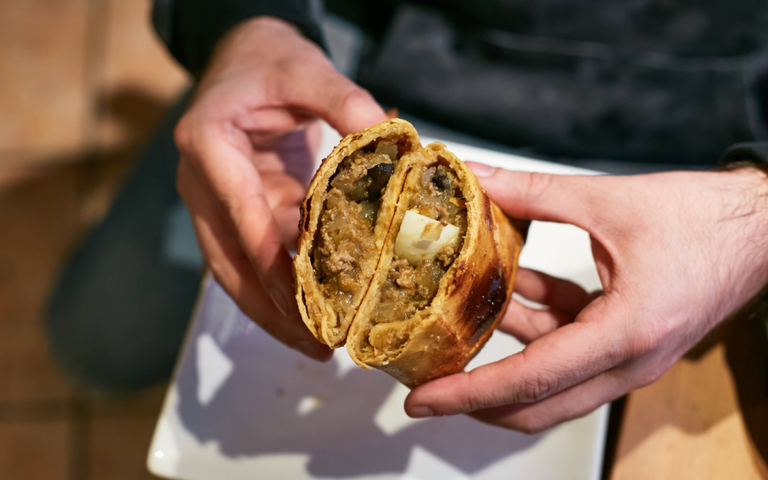 Ya salieron del horno las mejores empanadas de pino de Santiago 2024